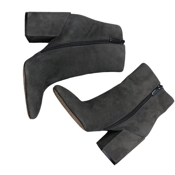 Vince Camuto gray suede ankle bottles 6M - Picture 3 of 8